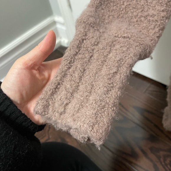 Club Monaco cozy and soft sweater - Picture 5 of 7